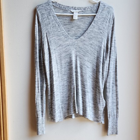 H&M Light Gray V-Neck Jersey Size Medium - Picture 7 of 15